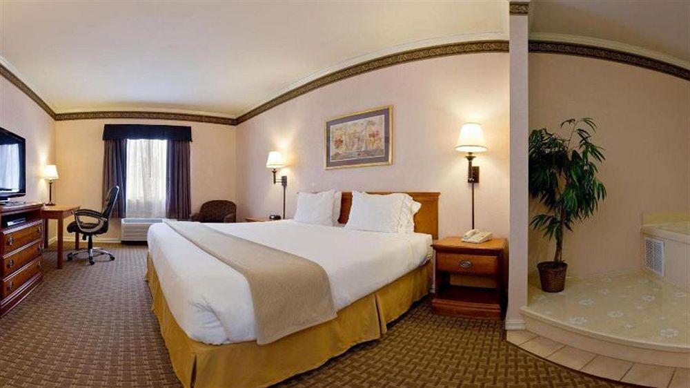 Holiday Inn Express North 泰勒 外观 照片