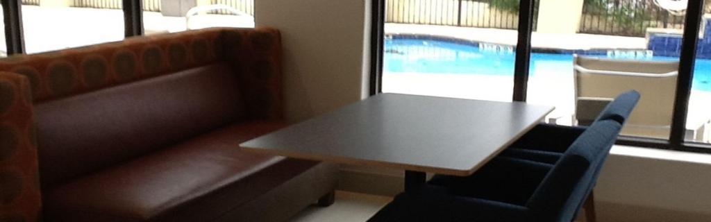 Holiday Inn Express North 泰勒 外观 照片