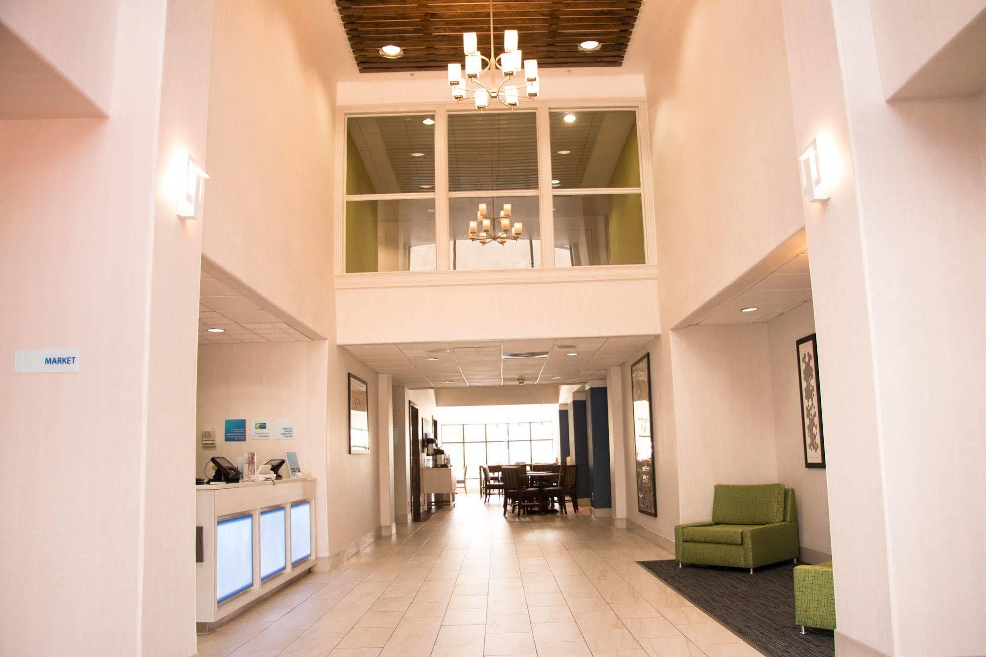 Holiday Inn Express North 泰勒 外观 照片