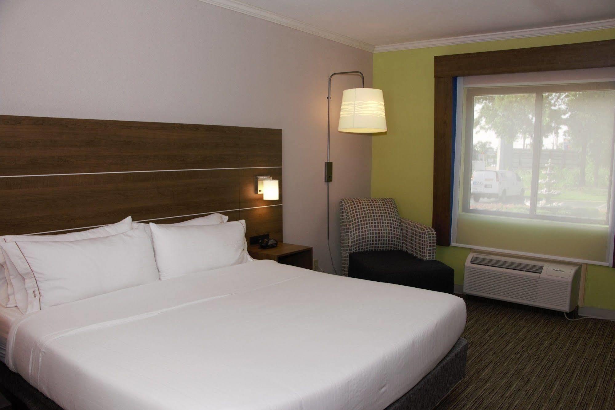 Holiday Inn Express North 泰勒 外观 照片